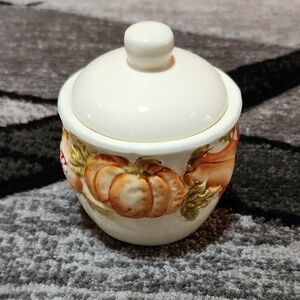 SOUTH POINT DECORATIVE RAISED DESIGN CERAMIC BOWL & LID